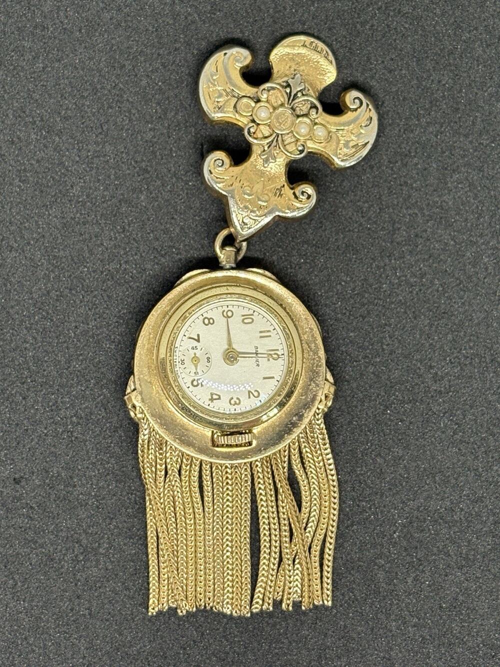 Vintage Ladies Banner 7 Jewel Swiss Enamel Chain Tassel Pin Brooch Analog Watch